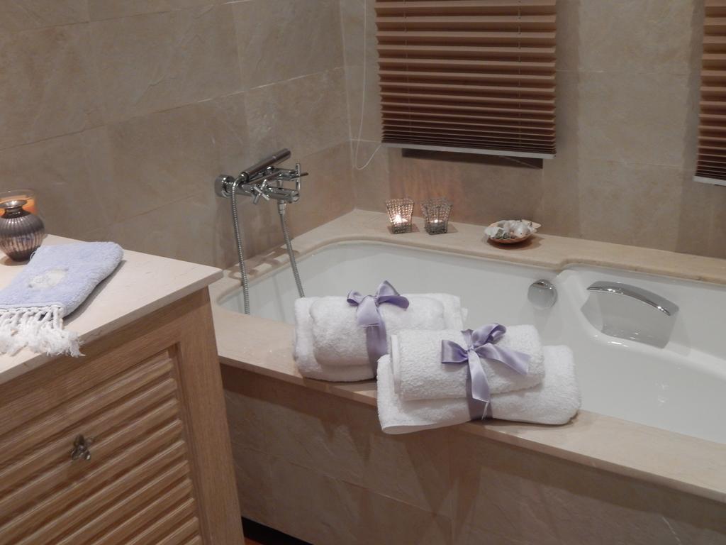 Slow Living Beautiful Villa ราฟีนา ภายนอก รูปภาพ